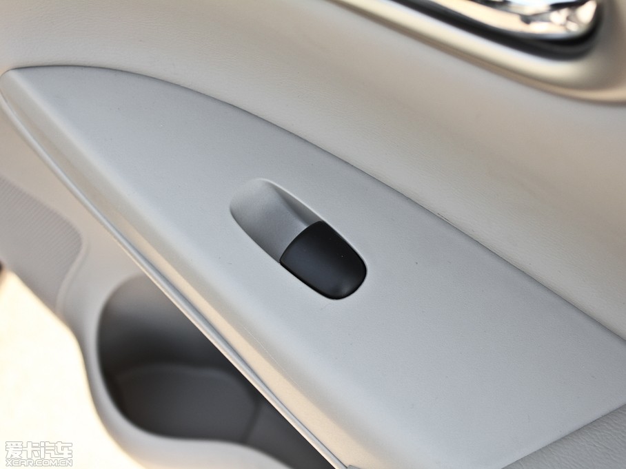 2012��܎�� 1.6XL CVT���A��