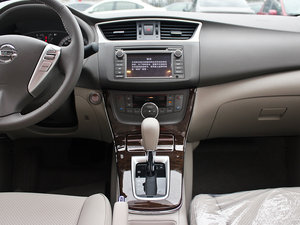 2012款1.8XV CVT尊享版 中控台