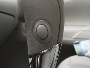 2012款1.8XL CVT豪华版 换挡杆
