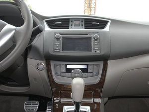 2012款1.8XL CVT豪华版 中控台
