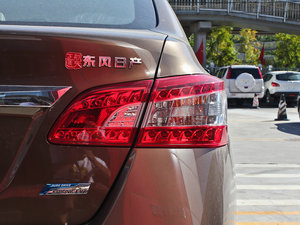 2012款1.8XE CVT舒适版 尾灯