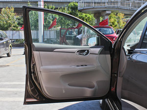 2012款1.8XE CVT舒适版 驾驶位车门