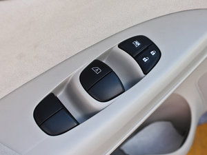 2012款1.8XE CVT舒适版 主驾车窗控制区	