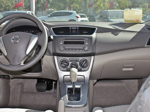 2012款1.8XE CVT舒适版 中控台