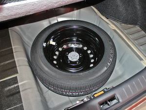 2012款1.8XE CVT舒适版 备胎