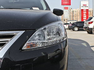 2012款1.6XL CVT豪华版 大灯