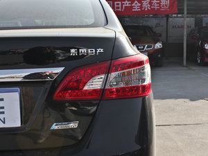 2012款1.6XL CVT豪华版 尾灯