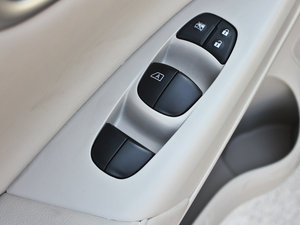 2012款1.6XL CVT豪华版 主驾车窗控制区	