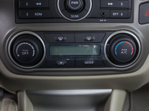 2012款1.6XE 手动舒适版 中控区