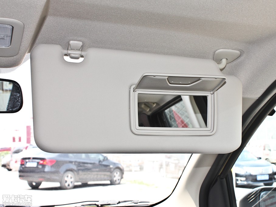 2013������ ����� 1.6XV CVT������