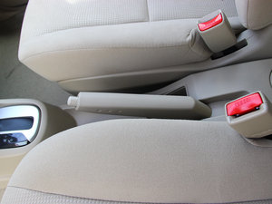 2013款1.6XE CVT舒适版 驻车制动器
