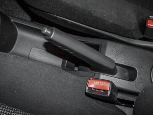 2013款1.6XL CVT豪华版 驻车制动器