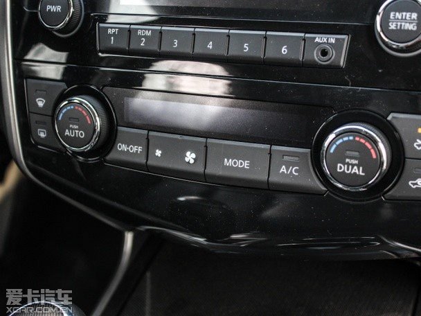 天籁 2.0l xe时尚版具有分控控温自动空调
