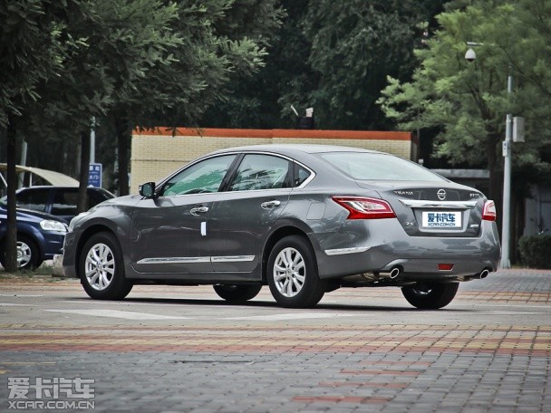 東風日產2013款天籟