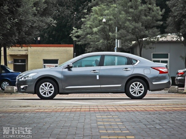 東風日產2013款天籟