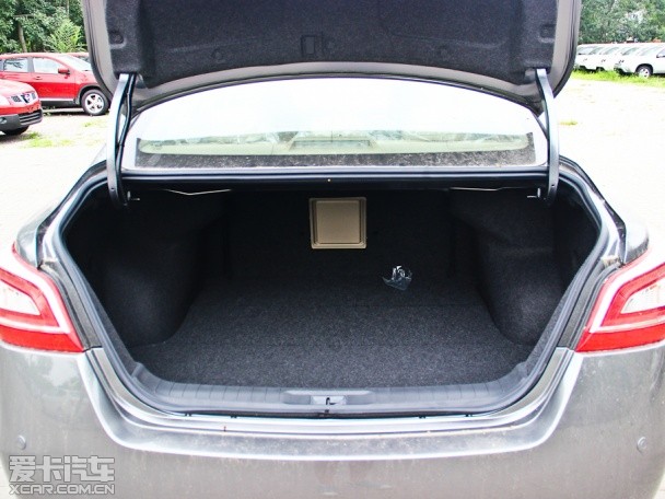 東風日產2013款天籟