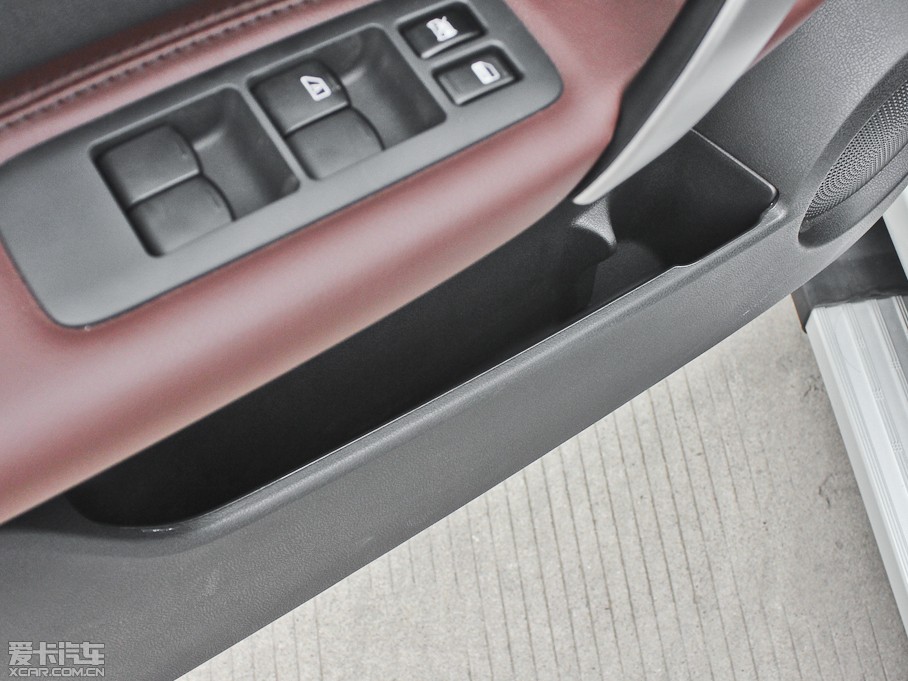 2013���п� 2.0XV CVT���(��)