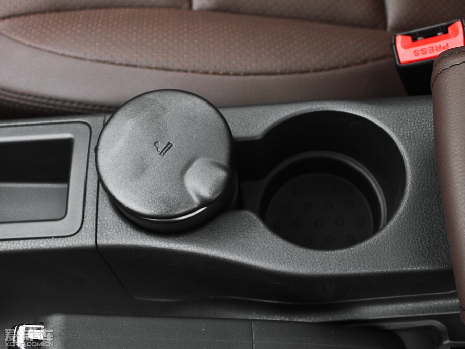 2013���п� 2.0XV CVT���(��)