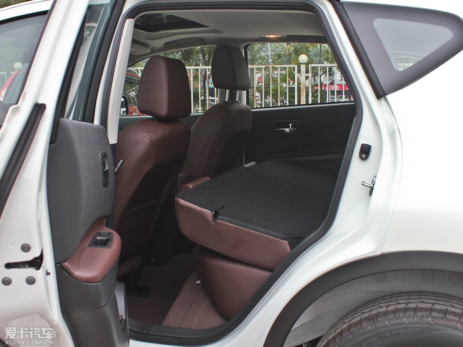 2013���п� 2.0XV CVT���(��)