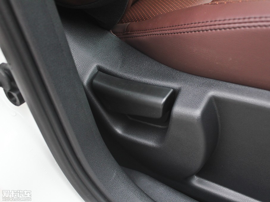 2013���п� 2.0XV CVT���(��)