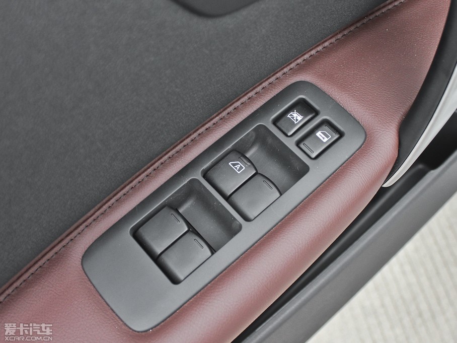 2013���п� 2.0XV CVT���(��)