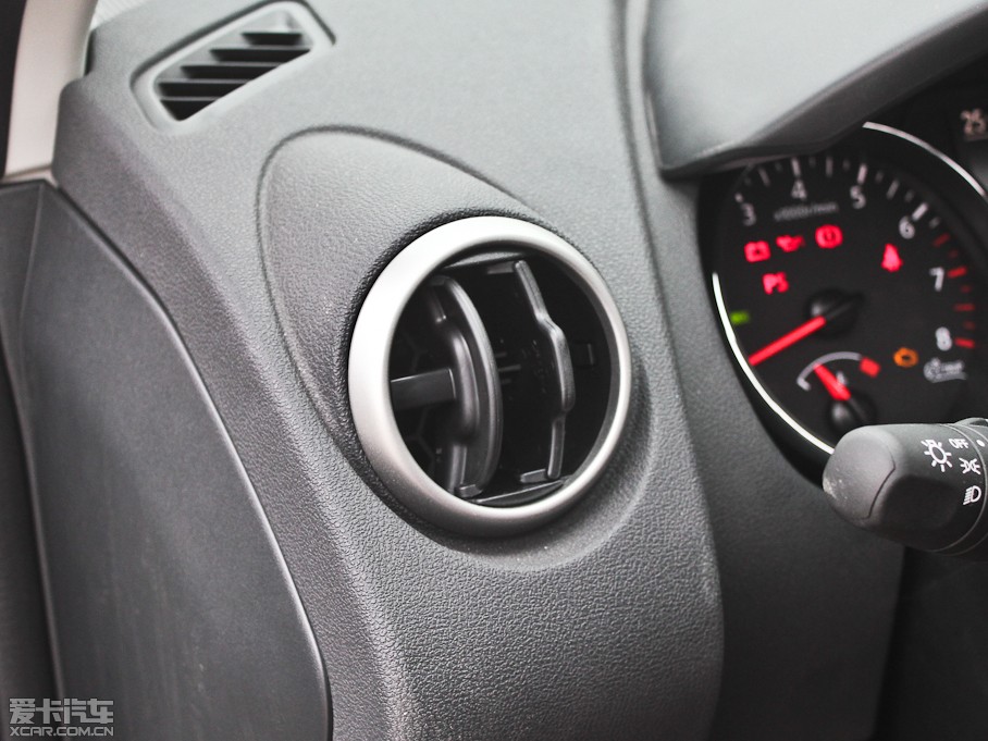 2013���п� 2.0XV CVT���(��)