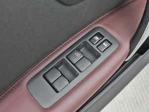 2013款2.0XV CVT两驱(炫) 主驾车窗控制区	
