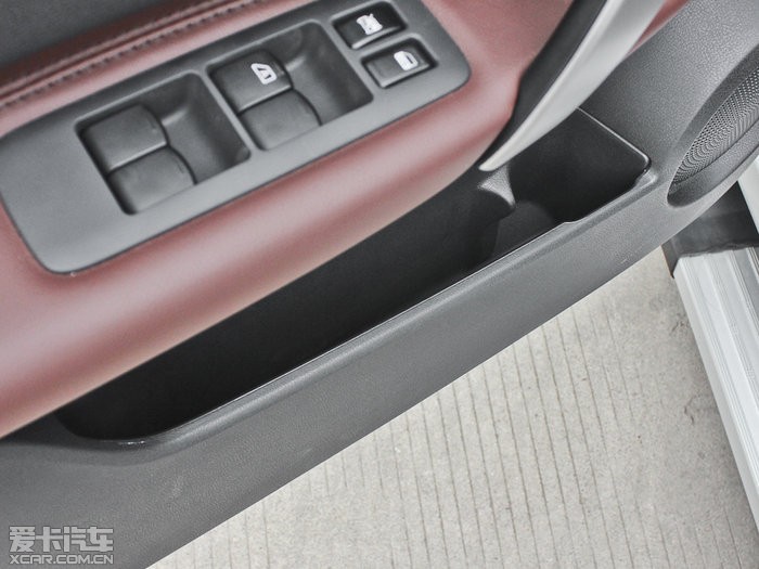 2013款逍客图片_空间座椅图片_1564155