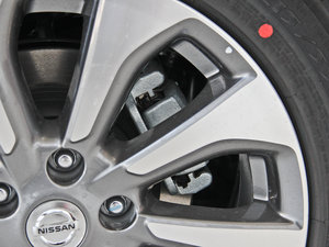 2014 2.5XV NAVIŰ ^