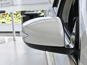 2014 2.5XV NAVIŰ ^