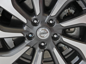 2014 2.5XV NAVIŰ ^