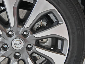 2014 2.5XV NAVIŰ ^