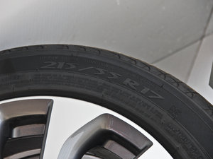 2014 2.5XV NAVIŰ ^