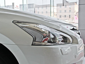 2014 2.5XV NAVIŰ ^