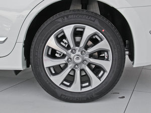 2014 2.5XV NAVIŰ ^