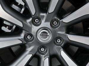 2014 2.5XV NAVIŰ ^