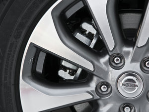 2014 2.5XV NAVIŰ ^