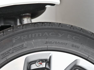 2014 2.5XV NAVIŰ ^