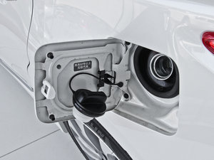 2014 2.5XV NAVIŰ ^