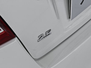 2014 2.5XV NAVIŰ ^