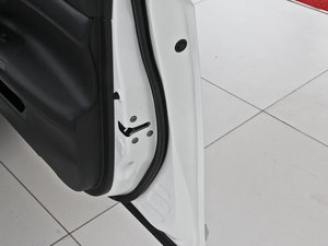 2014 2.5XV NAVIŰ g