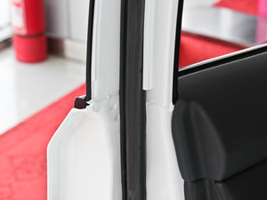 2014 2.5XV NAVIŰ g