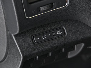 2014 2.5XV NAVIŰ g