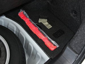 2014 2.5XV NAVIŰ 