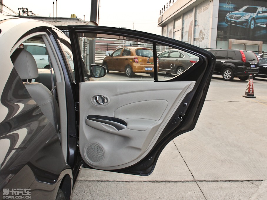 2014��ꖹ� 1.5XV CVT���F��