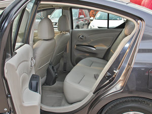 2014款1.5XV CVT尊贵版 后排空间