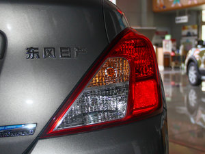 2014款1.5XE CVT精英版 尾灯