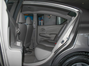 2014款1.5XE CVT精英版 后排空间