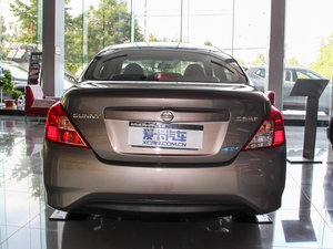 2014款1.5XE 手动舒适版 正后	