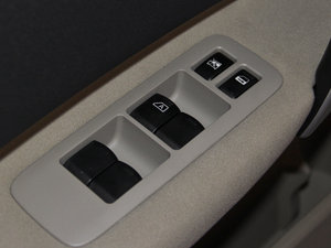 2015款2.0XL CVT酷火  主驾车窗控制区	